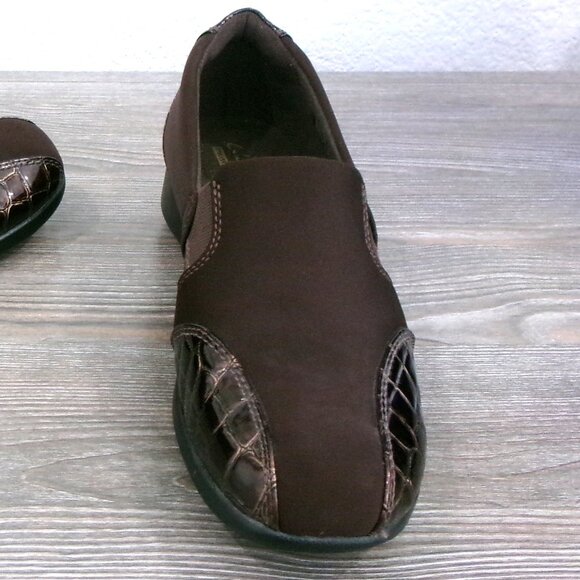 Near New Clarks GAEL REX Slip On Croc Embossed Low Wedge Loafers Shoes 8 Brown - Picture 3 of 16